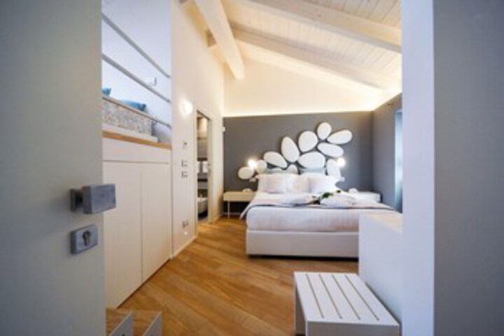 Room 21 of 28