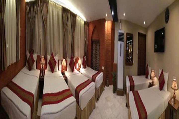 Room 32 of 67