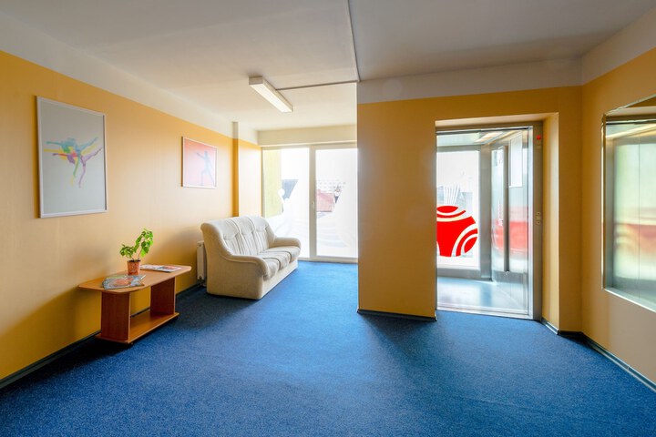 Ballroom/Hall 69 of 70