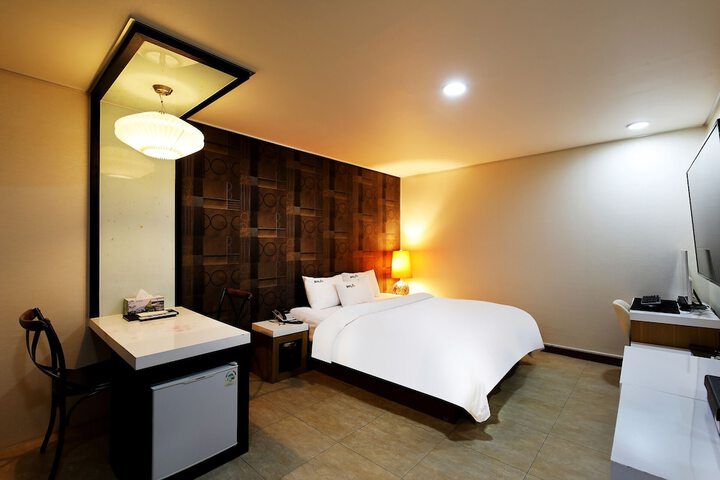 Room 5 of 47