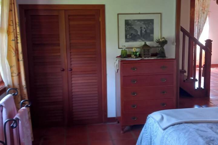 Room 17 of 107