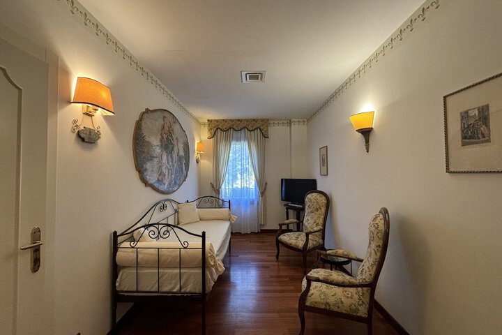 Room 85 of 177