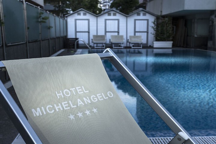Pool 61 of 106