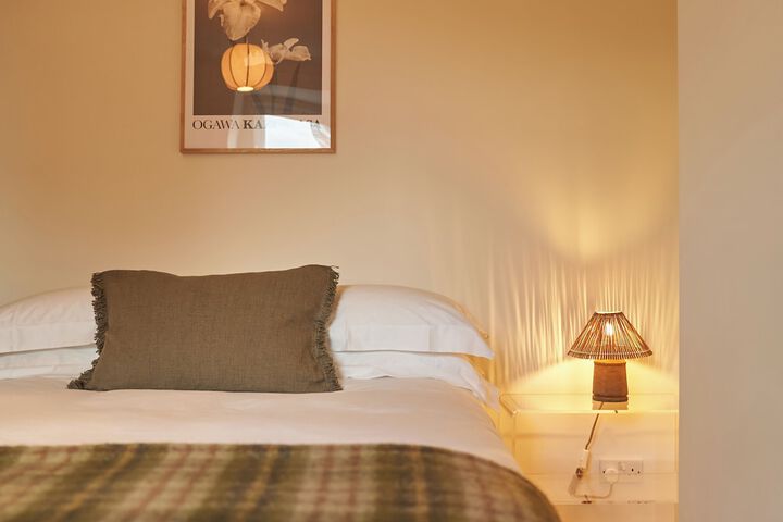 Room 6 of 33