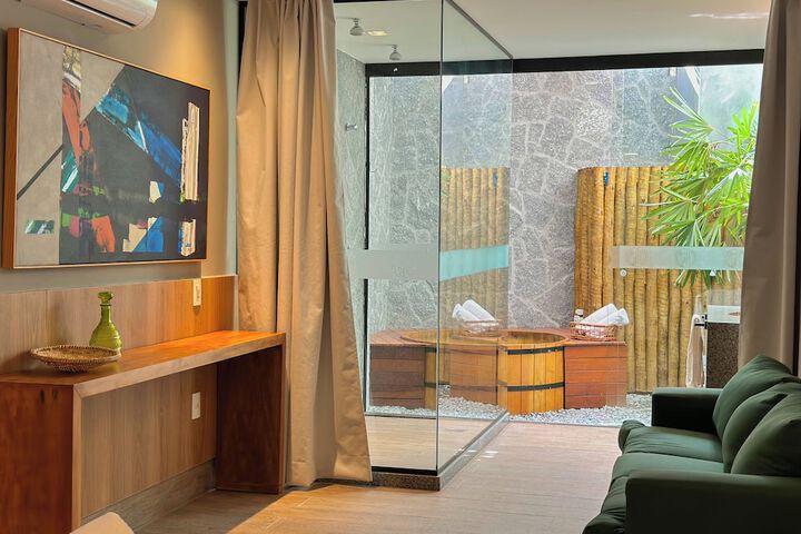 Room 7 of 80