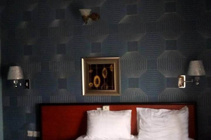 Room 4 of 20
