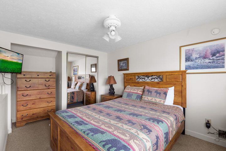 Room 11 of 102