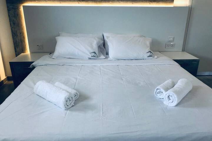 Room 33 of 99