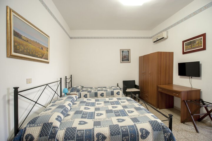 Room 32 of 48