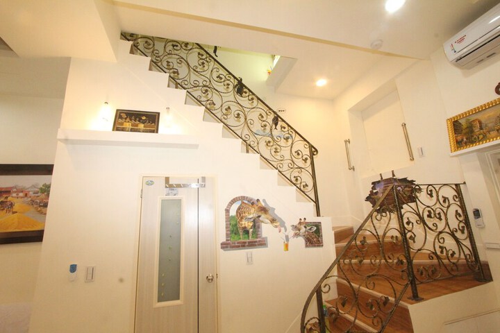 Room 19 of 246