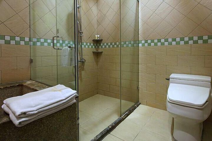 Room 42 of 62
