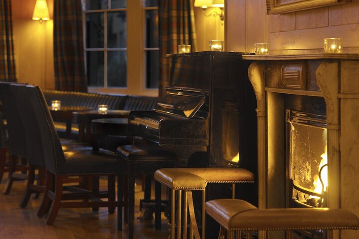 Lounge 34 of 55