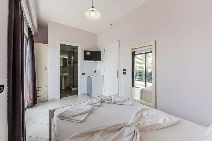 Room 10 of 95