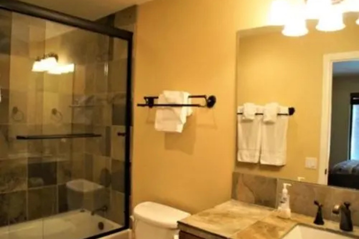 Room 8 of 16