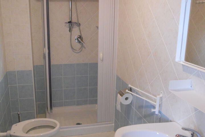 Room 10 of 19