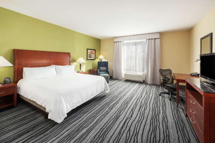 1 King Bed Hearing Accessible (7 of 25)