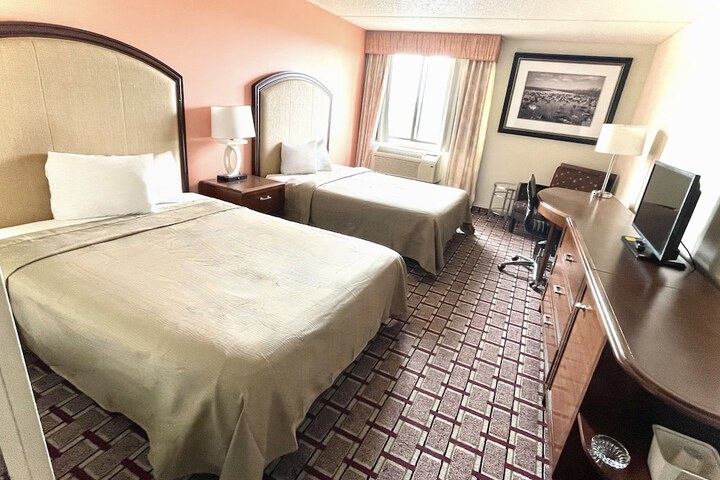 Double Accessible King Size Bed (3 of 4)
