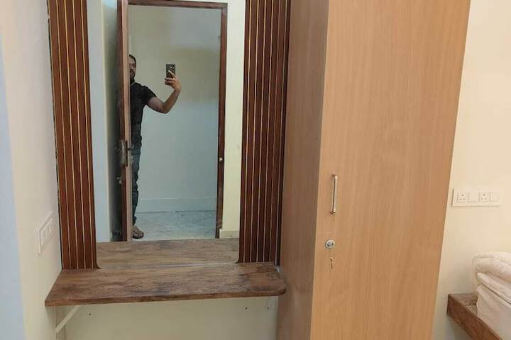 Room 8 of 32