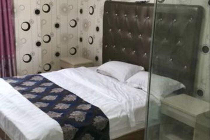 Room 5 of 7