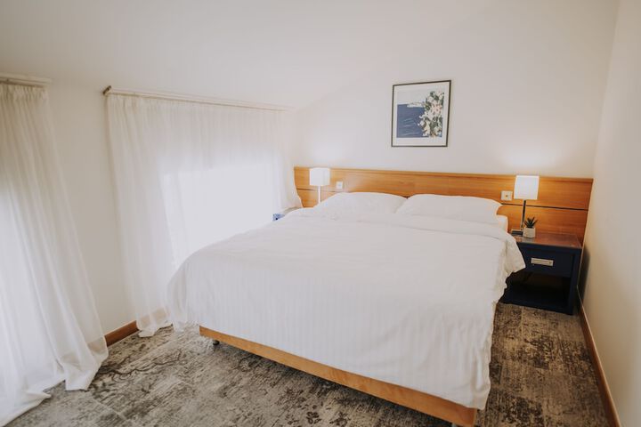 Room 12 of 92