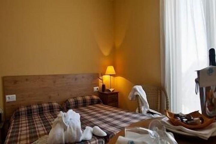 Room 6 of 25