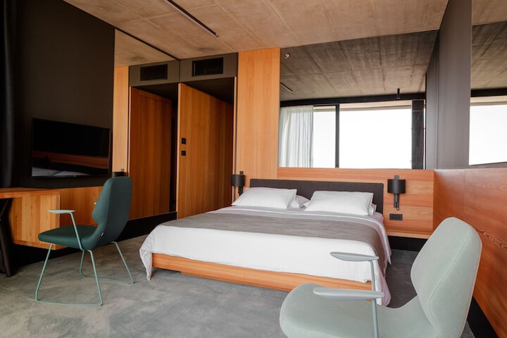 Room 5 of 62