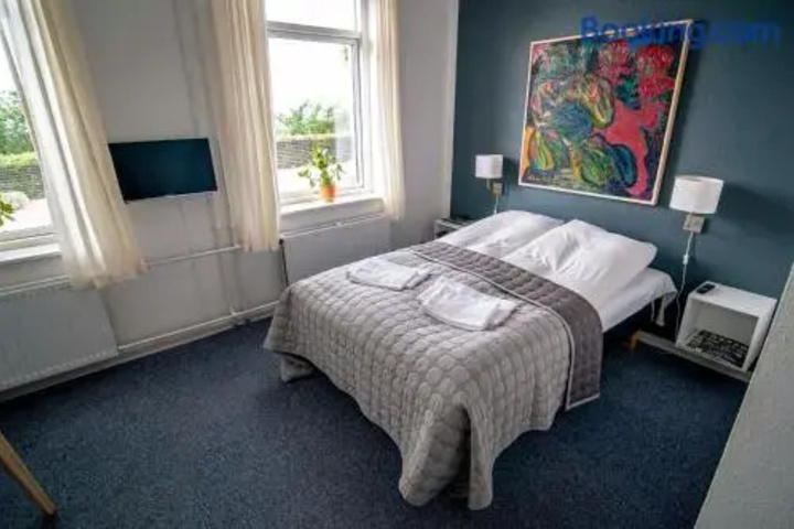Room 6 of 14