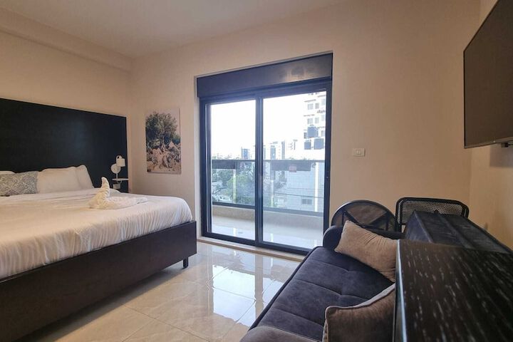 Room 75 of 243
