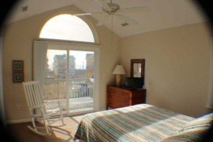 Room 7 of 18
