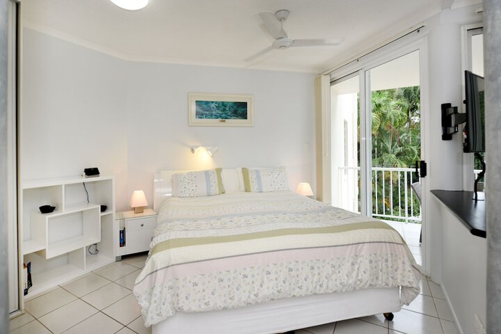 Room 4 of 93