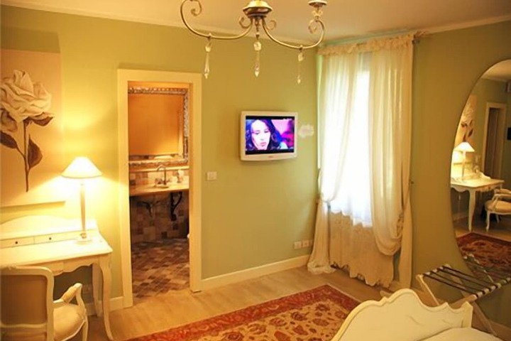 Room 4 of 23