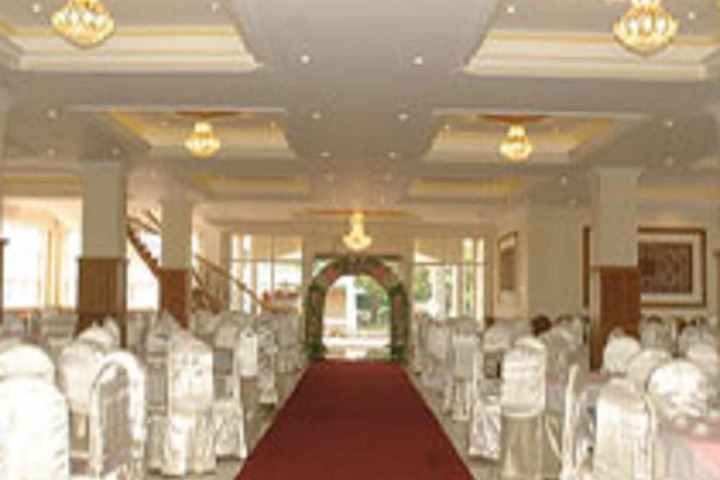 Ballroom/Hall 29 of 32