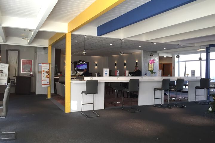 Entrance & Lobby