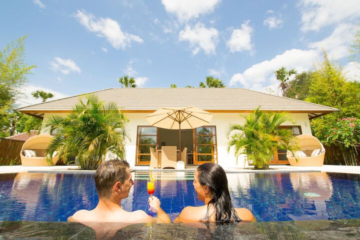 Hotel Pool