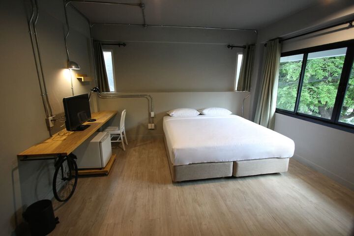 Room 3 of 49