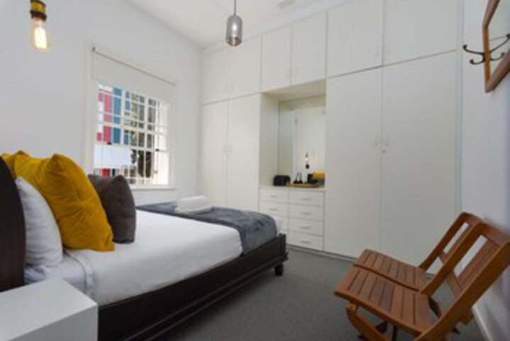 Room 6 of 16