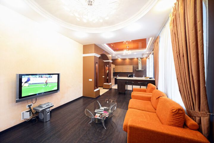 Room 2 of 37