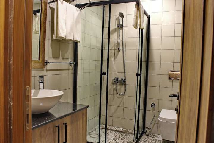 Room 15 of 23