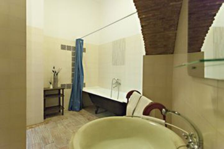 Room 7 of 25