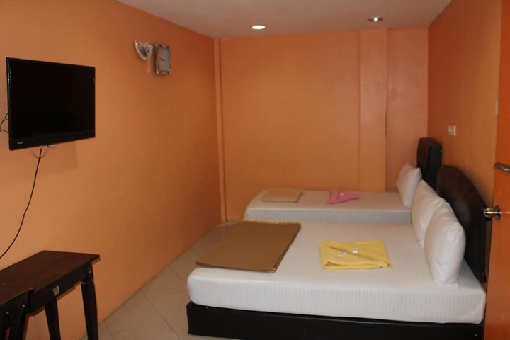 Room 8 of 28
