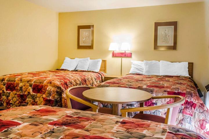 2 Queen Beds (6 of 14)