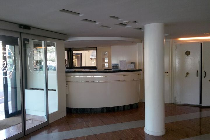 Entrance & Lobby