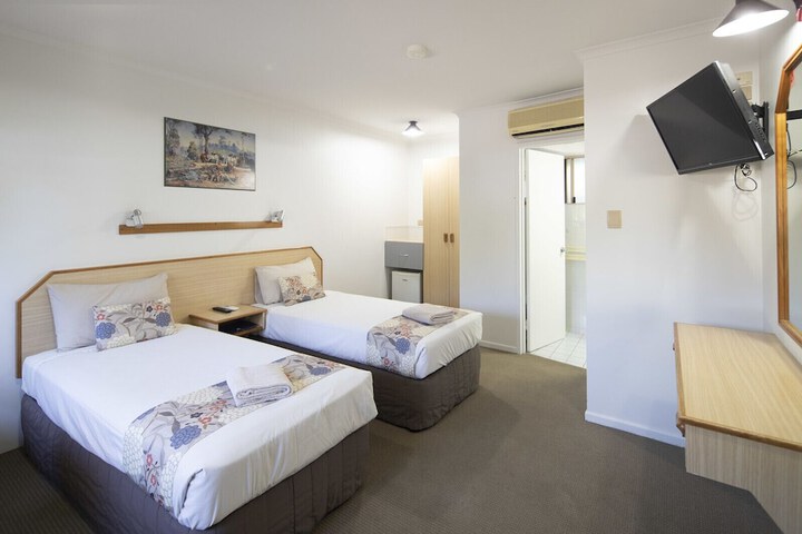 Room 5 of 132