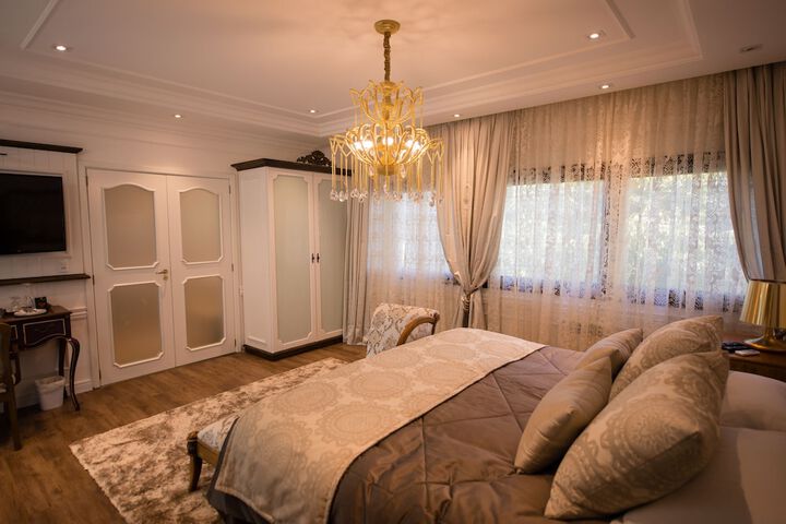 Room 5 of 138