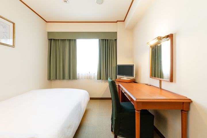 Room 11 of 26