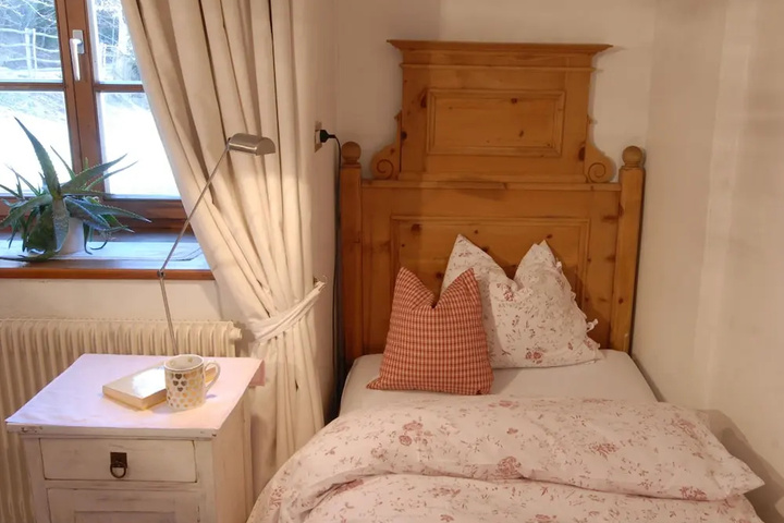 Room 2 of 15