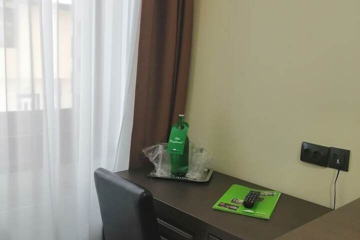 Room 32 of 106