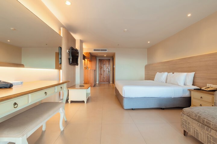 Room 5 of 73