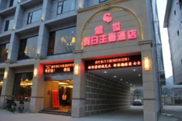 Grand Holiday Theme Hotel