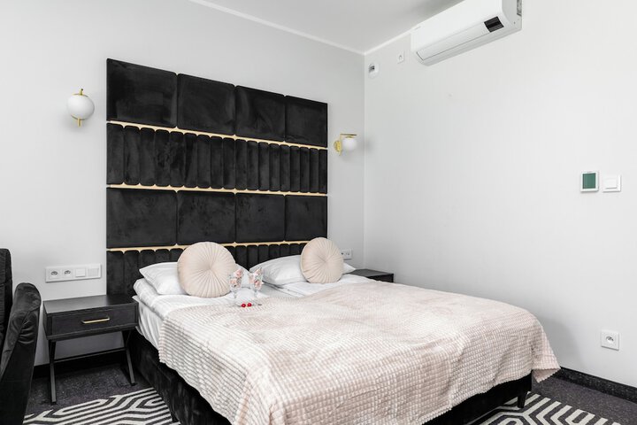 Room 6 of 49